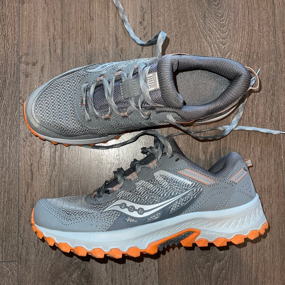 Mens size 9 brand new runners